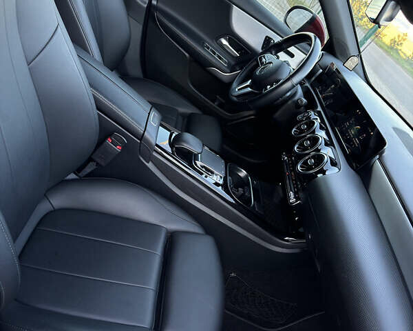 Мерседес А класс 2019 в Одессе на Automoto.ua Красный Мерседес А класс, объемом двигателя 1.99 л и пробегом 33 тыс. км за 23000 $, фото 12 на Automoto.ua