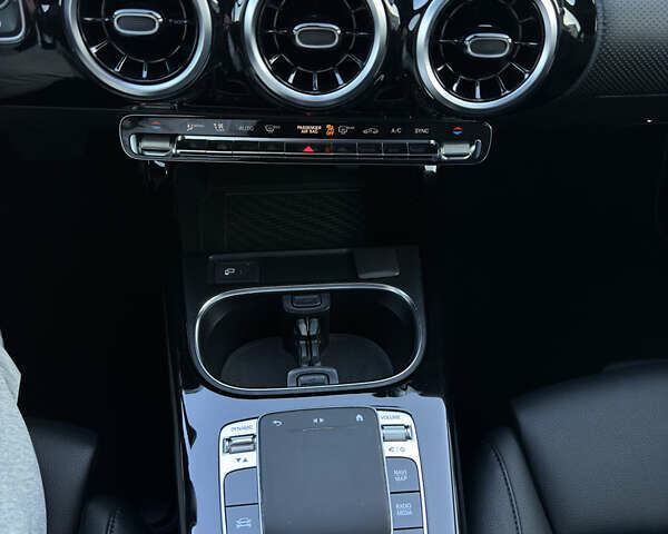 Мерседес А класс 2019 в Одессе на Automoto.ua Красный Мерседес А класс, объемом двигателя 1.99 л и пробегом 33 тыс. км за 23000 $, фото 9 на Automoto.ua