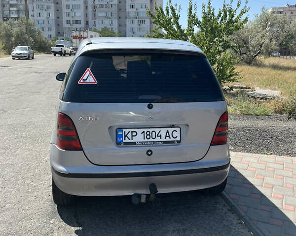 Серый Мерседес А класс, объемом двигателя 1.6 л и пробегом 160 тыс. км за 3100 $, фото 2 на Automoto.ua