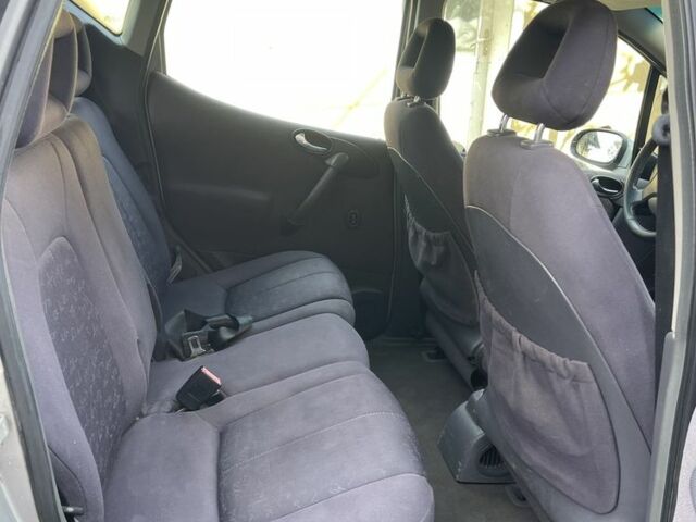 Серый Мерседес А класс, объемом двигателя 1.7 л и пробегом 3 тыс. км за 1000 $, фото 5 на Automoto.ua