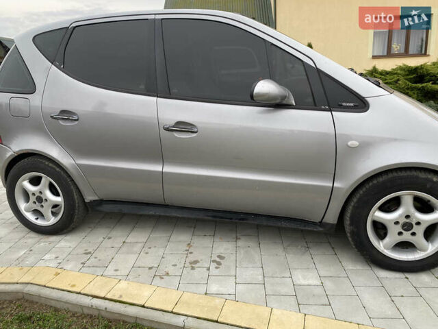 Серый Мерседес А класс, объемом двигателя 1.6 л и пробегом 195 тыс. км за 3000 $, фото 5 на Automoto.ua