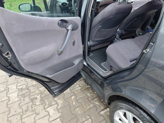 Серый Мерседес А класс, объемом двигателя 1.4 л и пробегом 250 тыс. км за 3500 $, фото 6 на Automoto.ua