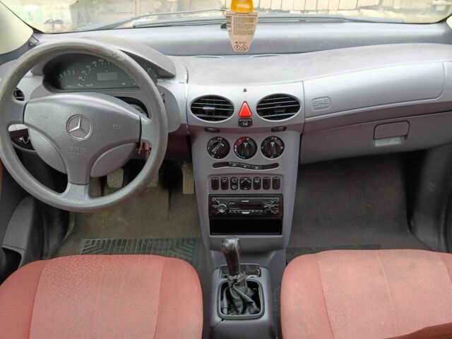 Серый Мерседес А класс, объемом двигателя 1.4 л и пробегом 300 тыс. км за 2600 $, фото 2 на Automoto.ua