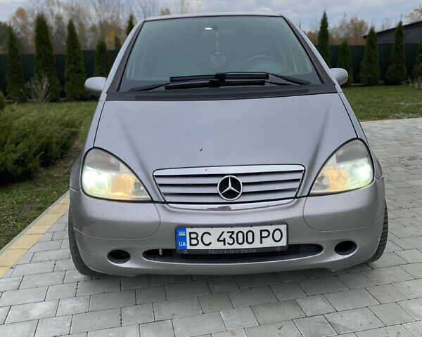 Серый Мерседес А класс, объемом двигателя 1.6 л и пробегом 195 тыс. км за 3000 $, фото 2 на Automoto.ua