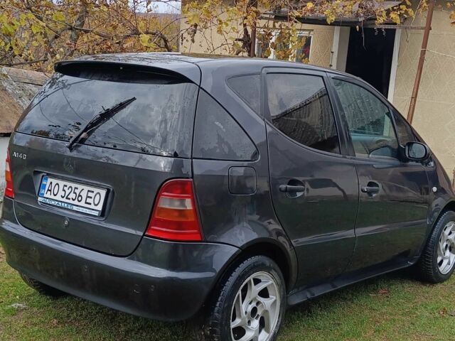 Серый Мерседес А класс, объемом двигателя 1.4 л и пробегом 300 тыс. км за 2600 $, фото 5 на Automoto.ua