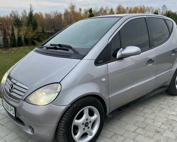 Серый Мерседес А класс, объемом двигателя 1.6 л и пробегом 195 тыс. км за 3000 $, фото 1 на Automoto.ua