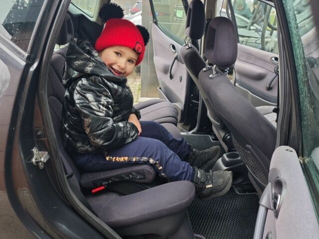 Серый Мерседес А класс, объемом двигателя 1.4 л и пробегом 250 тыс. км за 3500 $, фото 3 на Automoto.ua