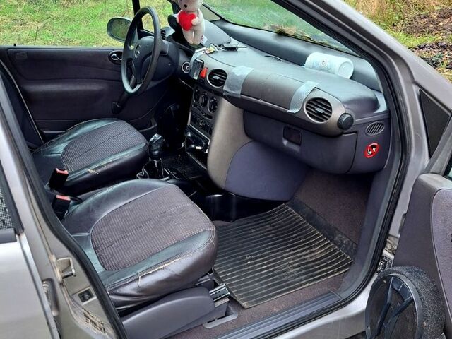 Серый Мерседес А класс, объемом двигателя 1.7 л и пробегом 243 тыс. км за 1300 $, фото 6 на Automoto.ua