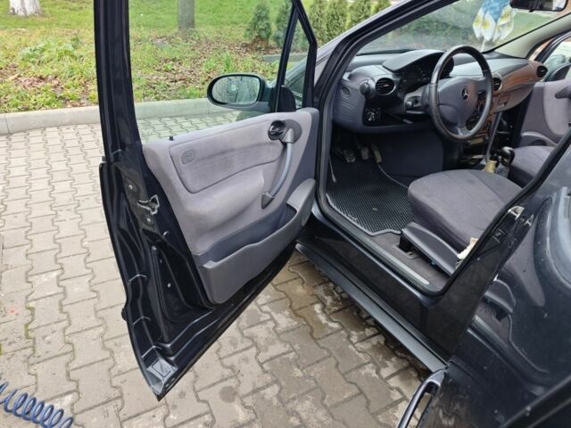 Серый Мерседес А класс, объемом двигателя 1.4 л и пробегом 250 тыс. км за 3500 $, фото 5 на Automoto.ua