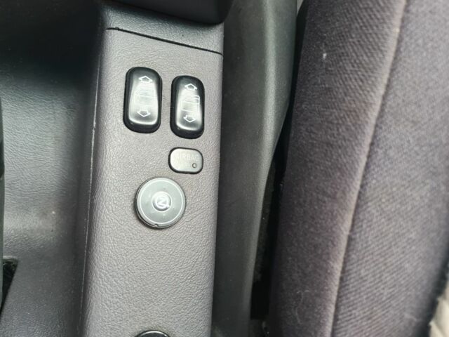 Серый Мерседес А класс, объемом двигателя 1.6 л и пробегом 237 тыс. км за 3100 $, фото 5 на Automoto.ua