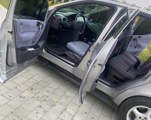 Серый Мерседес А класс, объемом двигателя 1.6 л и пробегом 195 тыс. км за 3000 $, фото 7 на Automoto.ua