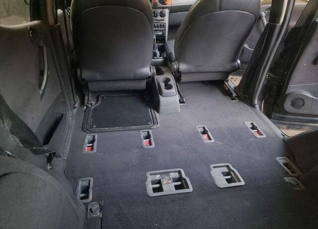 Сірий Мерседес А клас, об'ємом двигуна 1.6 л та пробігом 316 тис. км за 2000 $, фото 5 на Automoto.ua