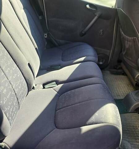 Серый Мерседес А класс, объемом двигателя 1.6 л и пробегом 280 тыс. км за 2250 $, фото 1 на Automoto.ua