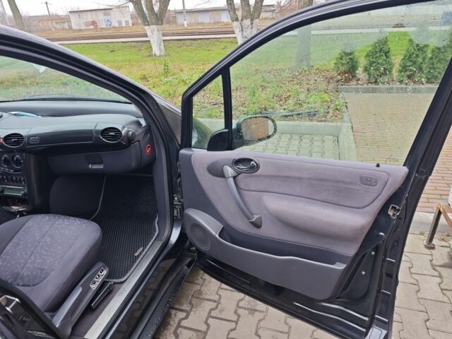 Серый Мерседес А класс, объемом двигателя 1.4 л и пробегом 250 тыс. км за 3500 $, фото 4 на Automoto.ua