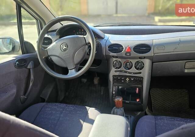 Серый Мерседес А класс, объемом двигателя 1.6 л и пробегом 280 тыс. км за 2250 $, фото 2 на Automoto.ua