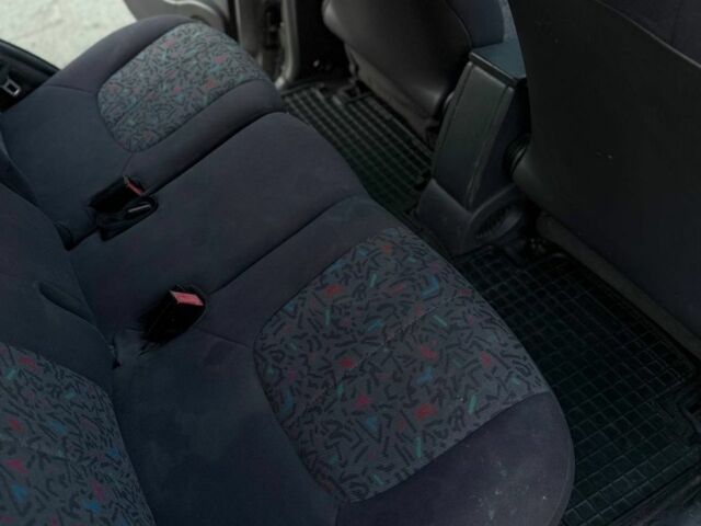 Серый Мерседес А класс, объемом двигателя 1.6 л и пробегом 260 тыс. км за 2300 $, фото 7 на Automoto.ua