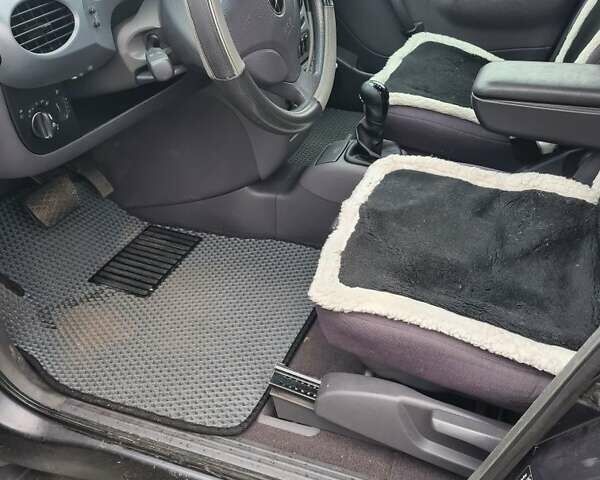 Серый Мерседес А класс, объемом двигателя 1.6 л и пробегом 237 тыс. км за 2900 $, фото 2 на Automoto.ua