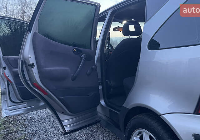 Серый Мерседес А класс, объемом двигателя 1.4 л и пробегом 300 тыс. км за 1950 $, фото 16 на Automoto.ua