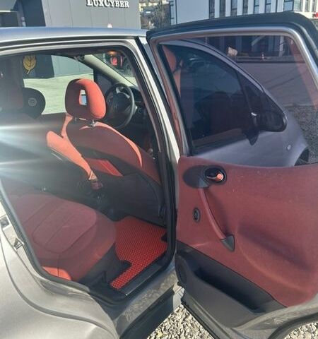 Серый Мерседес А класс, объемом двигателя 1.6 л и пробегом 98 тыс. км за 3400 $, фото 10 на Automoto.ua