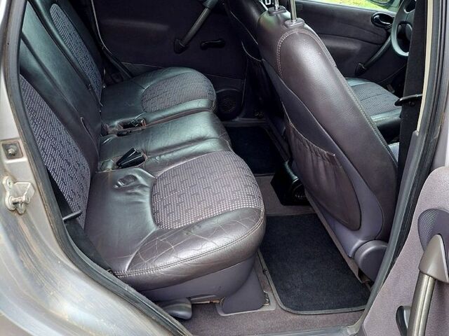 Серый Мерседес А класс, объемом двигателя 1.7 л и пробегом 243 тыс. км за 1300 $, фото 7 на Automoto.ua