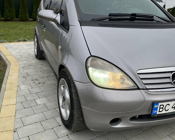 Серый Мерседес А класс, объемом двигателя 1.6 л и пробегом 195 тыс. км за 3000 $, фото 3 на Automoto.ua