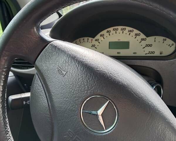 Серый Мерседес А класс, объемом двигателя 1.6 л и пробегом 226 тыс. км за 2800 $, фото 2 на Automoto.ua