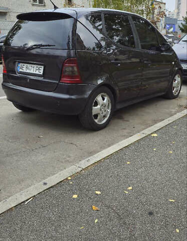 Серый Мерседес А класс, объемом двигателя 1.69 л и пробегом 200 тыс. км за 3350 $, фото 4 на Automoto.ua