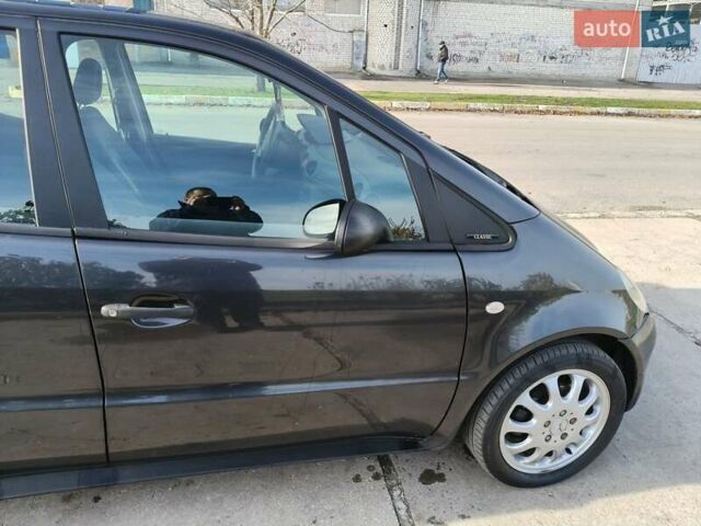 Серый Мерседес А класс, объемом двигателя 1.6 л и пробегом 235 тыс. км за 4200 $, фото 4 на Automoto.ua