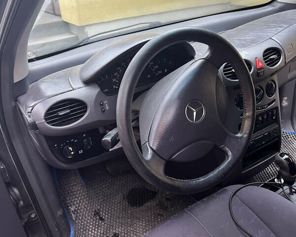 Серый Мерседес А класс, объемом двигателя 1.69 л и пробегом 297 тыс. км за 3000 $, фото 19 на Automoto.ua