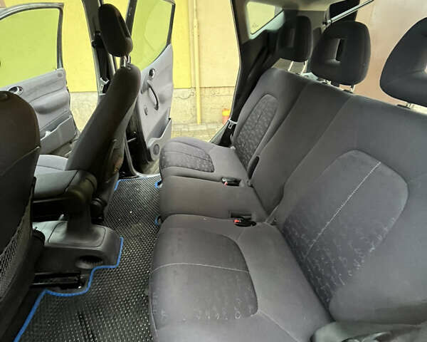 Серый Мерседес А класс, объемом двигателя 1.69 л и пробегом 297 тыс. км за 3000 $, фото 16 на Automoto.ua