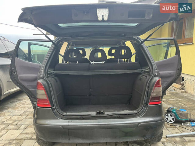 Серый Мерседес А класс, объемом двигателя 1.69 л и пробегом 297 тыс. км за 3000 $, фото 13 на Automoto.ua