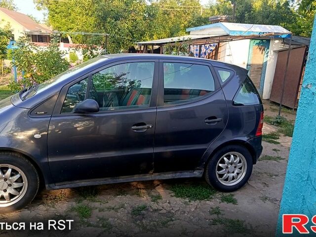 Серый Мерседес А класс, объемом двигателя 1.7 л и пробегом 270 тыс. км за 3000 $, фото 1 на Automoto.ua