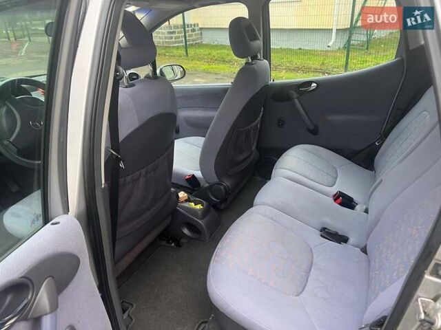 Серый Мерседес А класс, объемом двигателя 1.4 л и пробегом 130 тыс. км за 2600 $, фото 3 на Automoto.ua