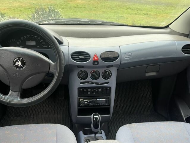 Серый Мерседес А класс, объемом двигателя 1.4 л и пробегом 181 тыс. км за 4000 $, фото 7 на Automoto.ua