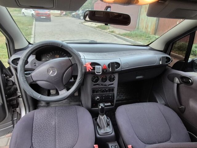 Мерседес А класс 1999 в Полтаве на Automoto.ua Серый Мерседес А класс, объемом двигателя 1.7 л и пробегом 257 тыс. км за 3800 $, фото 4 на Automoto.ua