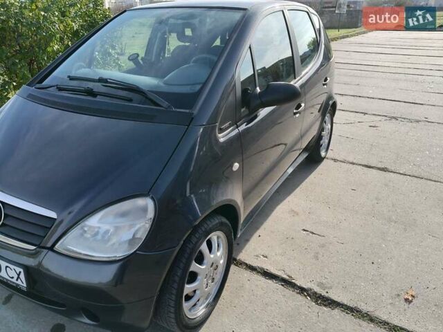 Серый Мерседес А класс, объемом двигателя 1.6 л и пробегом 235 тыс. км за 4200 $, фото 1 на Automoto.ua