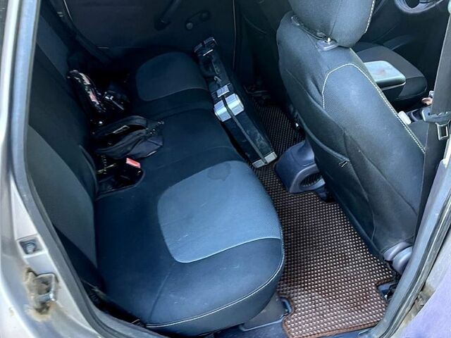 Серый Мерседес А класс, объемом двигателя 1.7 л и пробегом 390 тыс. км за 3000 $, фото 6 на Automoto.ua