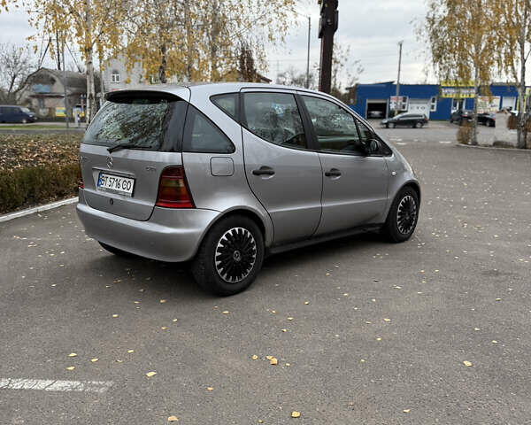 Серый Мерседес А класс, объемом двигателя 1.7 л и пробегом 300 тыс. км за 2600 $, фото 2 на Automoto.ua