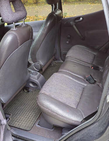 Серый Мерседес А класс, объемом двигателя 1.69 л и пробегом 200 тыс. км за 3350 $, фото 8 на Automoto.ua