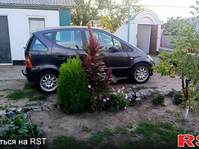 Серый Мерседес А класс, объемом двигателя 1.7 л и пробегом 270 тыс. км за 3000 $, фото 4 на Automoto.ua