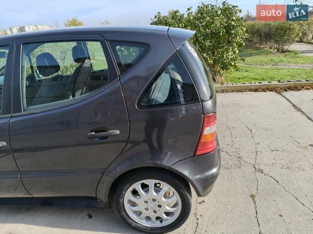 Серый Мерседес А класс, объемом двигателя 1.6 л и пробегом 235 тыс. км за 4200 $, фото 2 на Automoto.ua