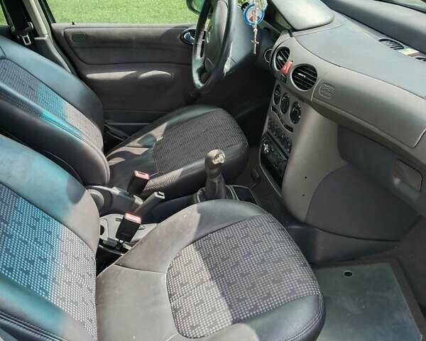 Серый Мерседес А класс, объемом двигателя 1.6 л и пробегом 226 тыс. км за 2800 $, фото 3 на Automoto.ua