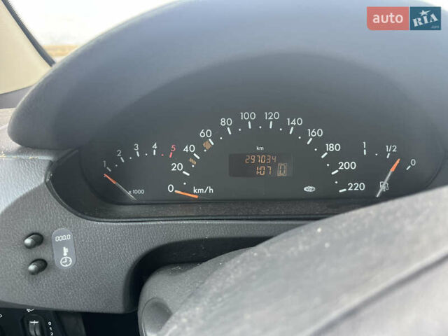Серый Мерседес А класс, объемом двигателя 1.69 л и пробегом 297 тыс. км за 3000 $, фото 12 на Automoto.ua
