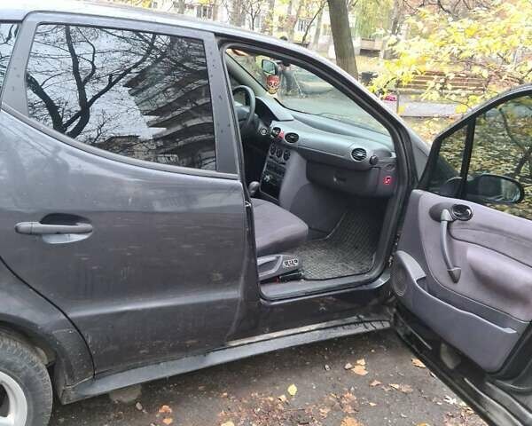 Сірий Мерседес А клас, об'ємом двигуна 1.7 л та пробігом 311 тис. км за 3200 $, фото 2 на Automoto.ua