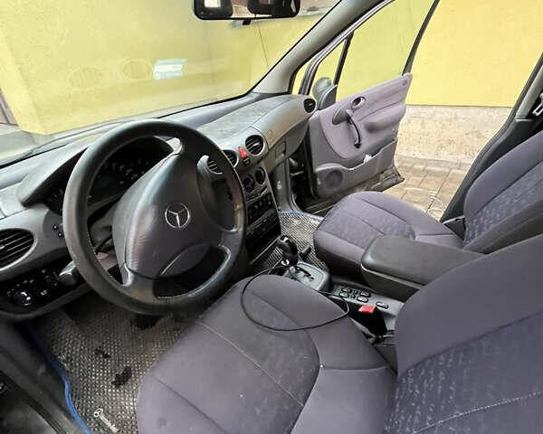 Серый Мерседес А класс, объемом двигателя 1.69 л и пробегом 297 тыс. км за 3000 $, фото 18 на Automoto.ua