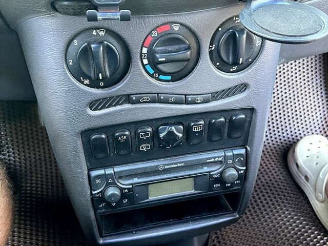 Серый Мерседес А класс, объемом двигателя 1.7 л и пробегом 390 тыс. км за 3000 $, фото 2 на Automoto.ua