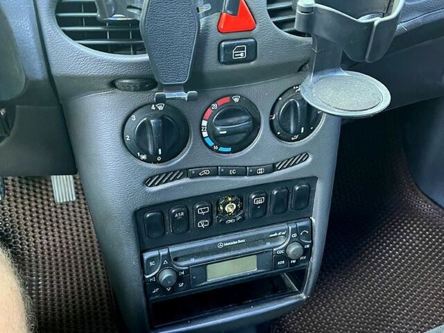 Серый Мерседес А класс, объемом двигателя 1.7 л и пробегом 390 тыс. км за 3000 $, фото 4 на Automoto.ua