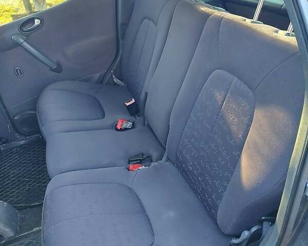 Серый Мерседес А класс, объемом двигателя 1.7 л и пробегом 300 тыс. км за 2700 $, фото 5 на Automoto.ua