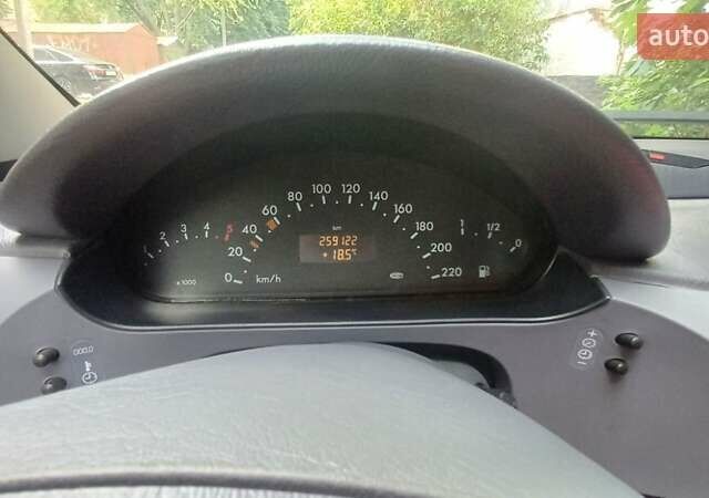 Серый Мерседес А класс, объемом двигателя 1.7 л и пробегом 260 тыс. км за 3650 $, фото 2 на Automoto.ua