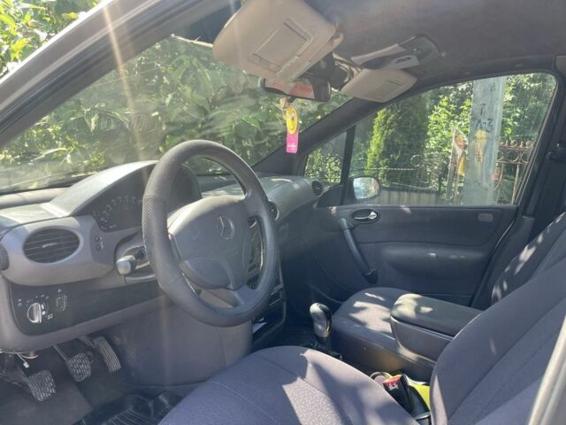 Сірий Мерседес А клас, об'ємом двигуна 1.6 л та пробігом 371 тис. км за 850 $, фото 4 на Automoto.ua